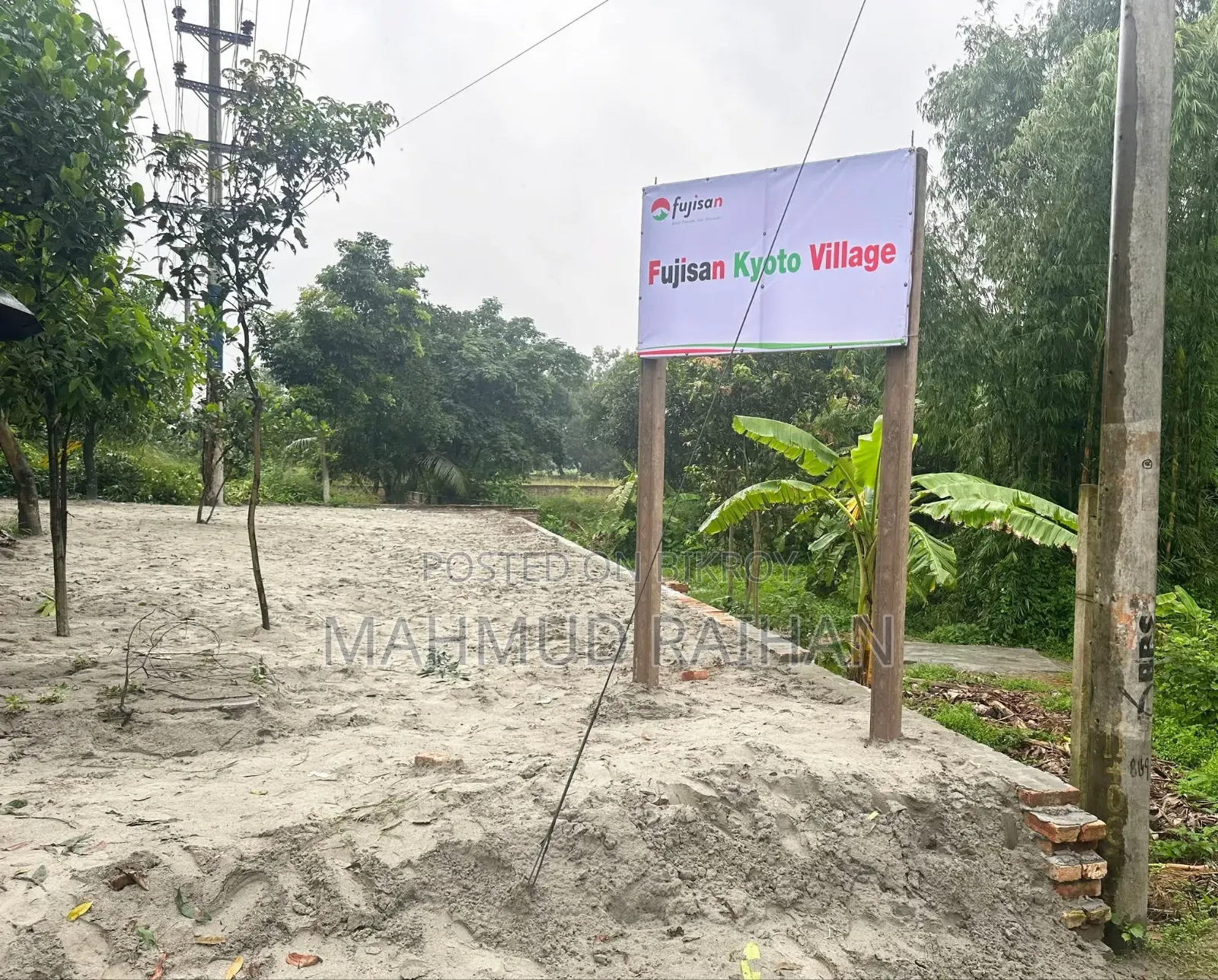 Ready and ongoing plots right next to the main Dhaka-Mawa road.