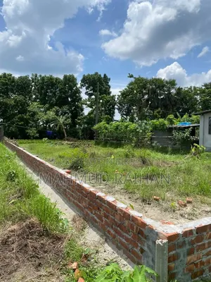 Ready and ongoing plots right next to the main Dhaka-Mawa road.