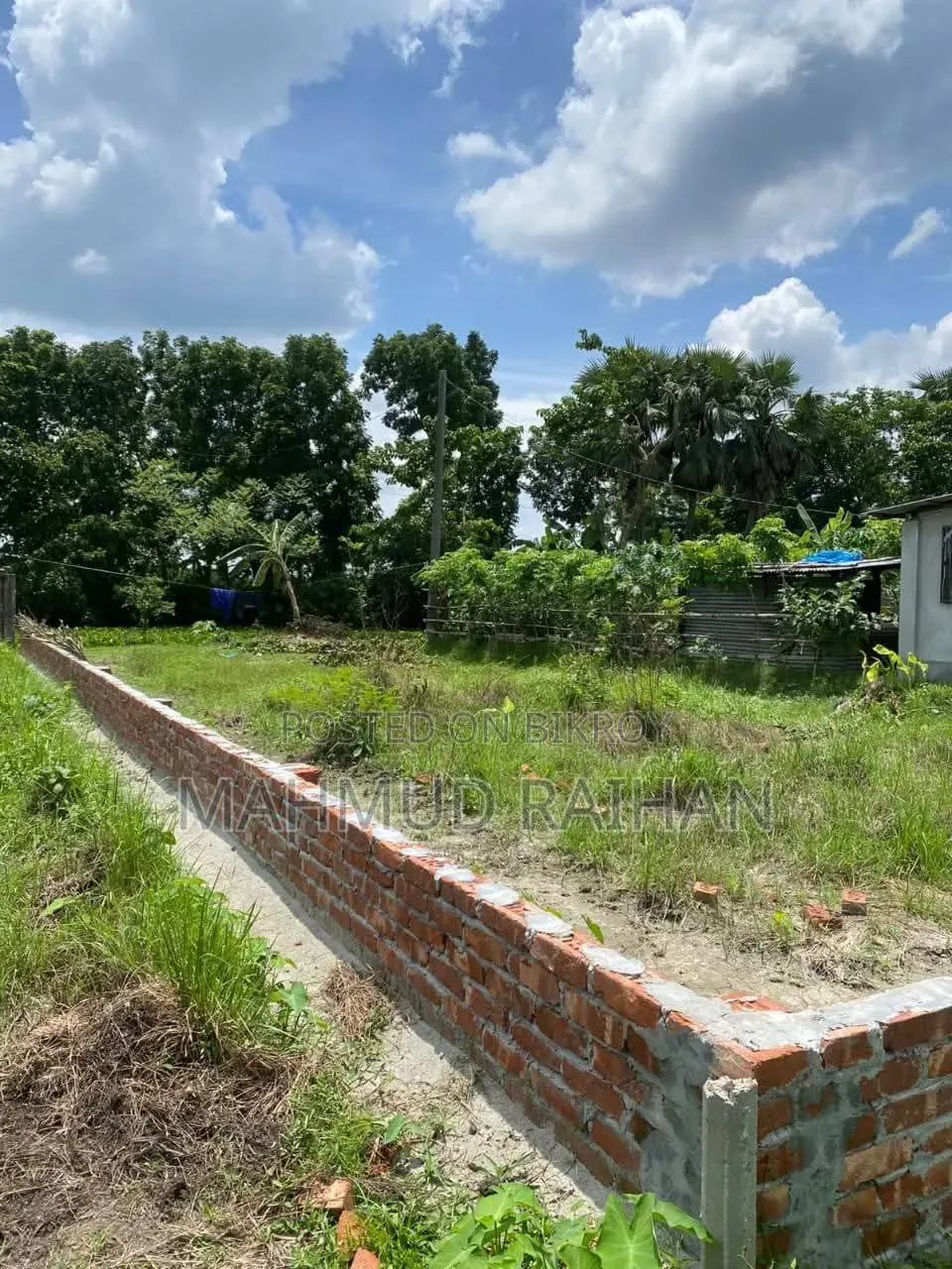 Ready and ongoing plots right next to the main Dhaka-Mawa road.