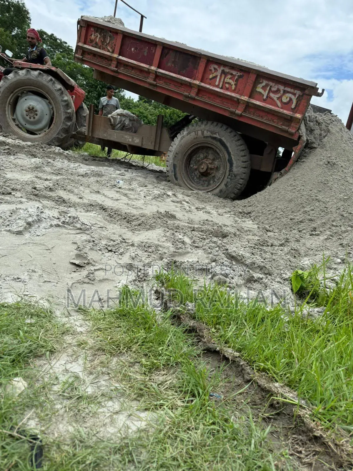Ready and ongoing plots right next to the main Dhaka-Mawa road.