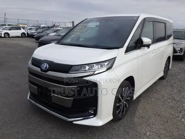 Toyota Noah 2023 White