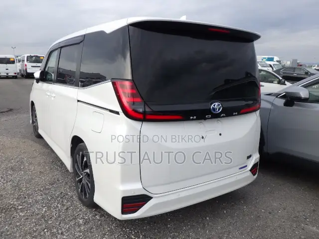 Toyota Noah 2023 White