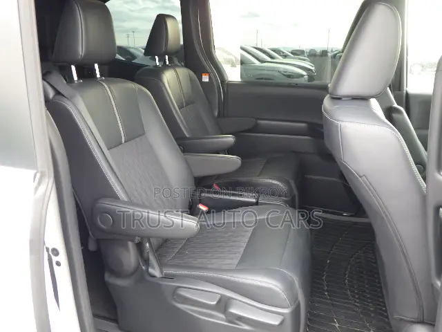 Toyota Noah 2023 White