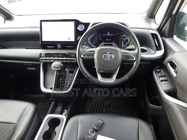 Toyota Noah 2023 White
