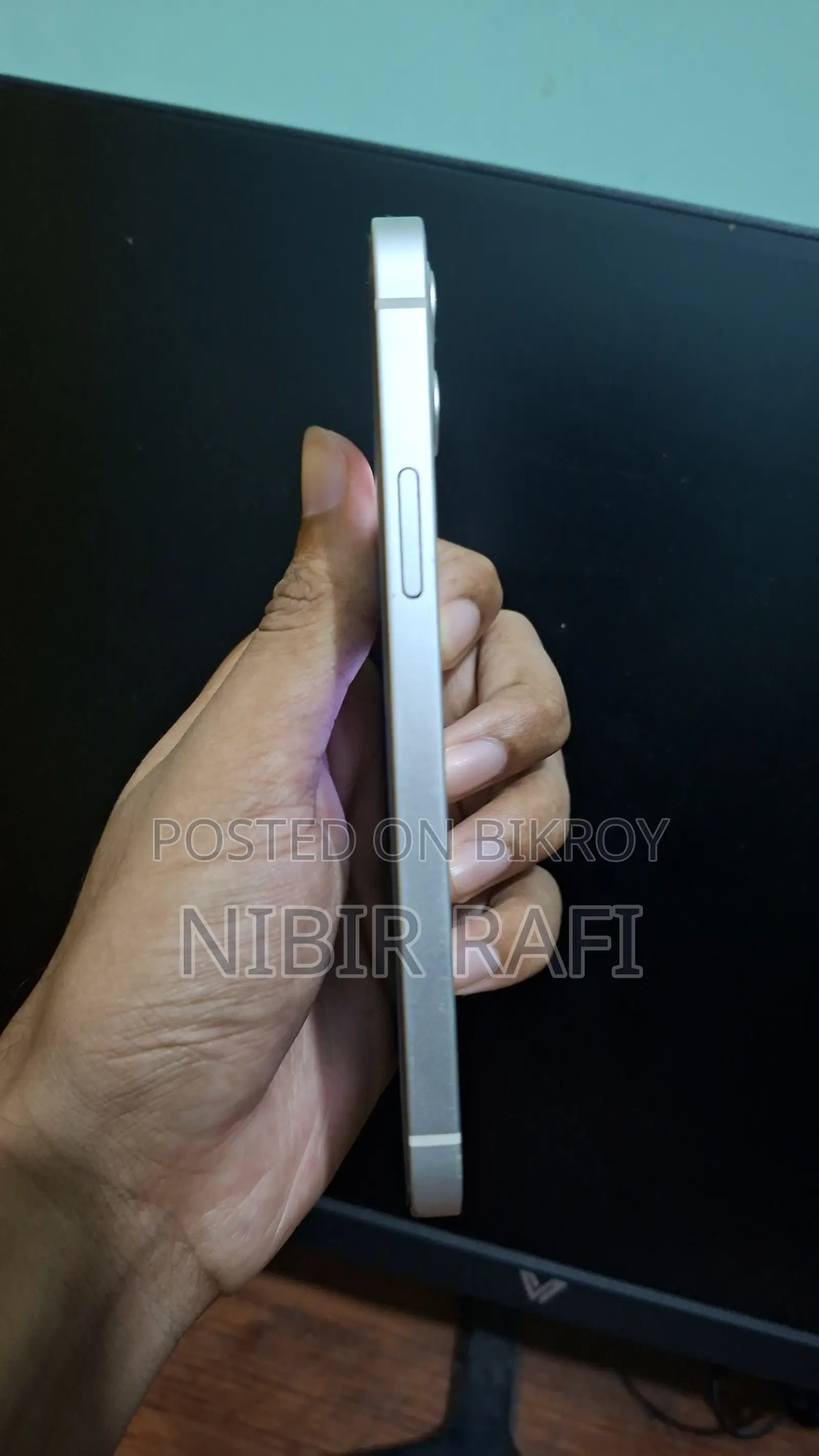 অ্যাপল আইফোন ১২ ৬৪ জিবি হোয়াইট