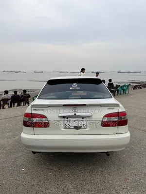 Toyota Corolla 2000 White