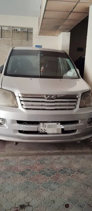 টয়োটা নোয়া ২০০২ সিলভার