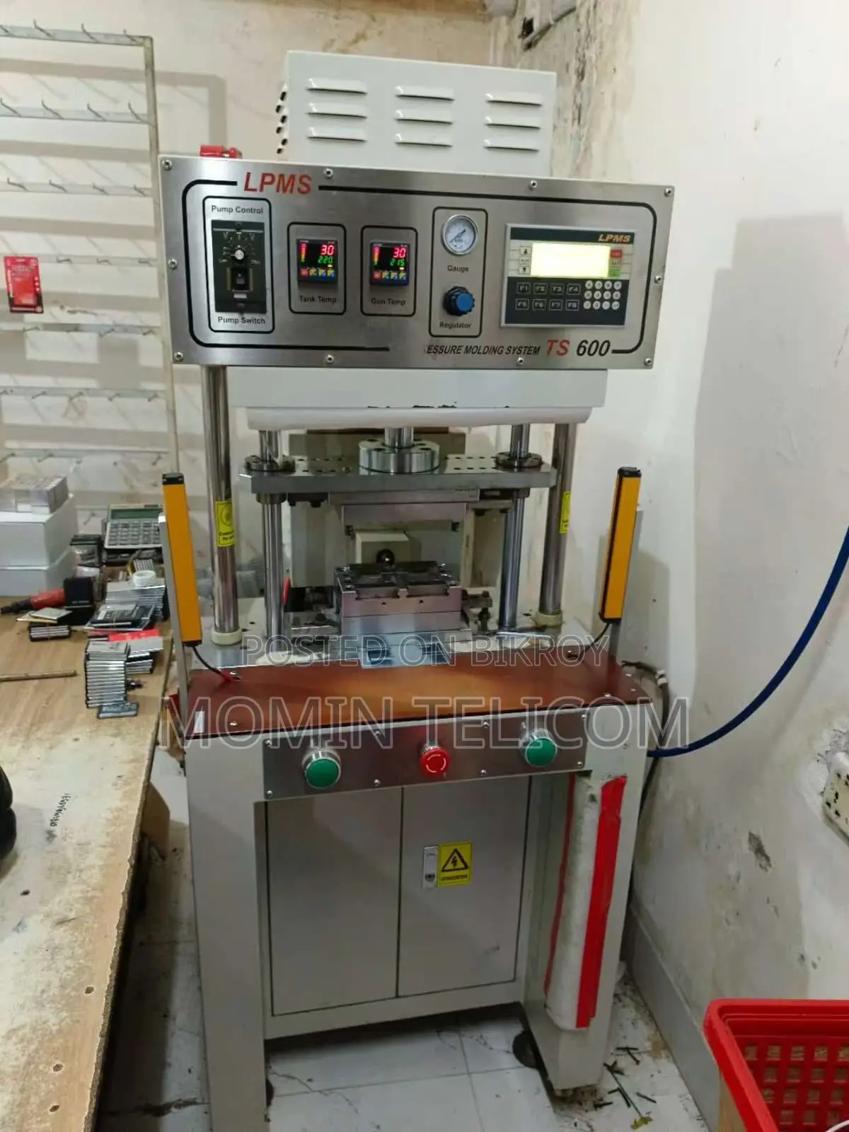 Low Pressure Moulding System.