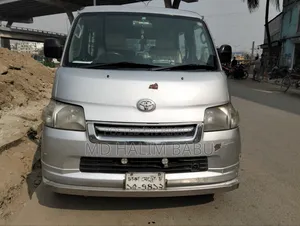 Toyota Noah 2010 Silver
