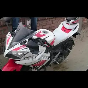 ইয়ামাহা আর১ ২০১২ সাদা