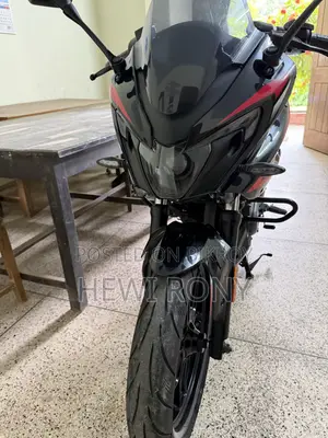 বাজাজ পালসার এফ২৫০ ২০২৫ ব্ল্যাক