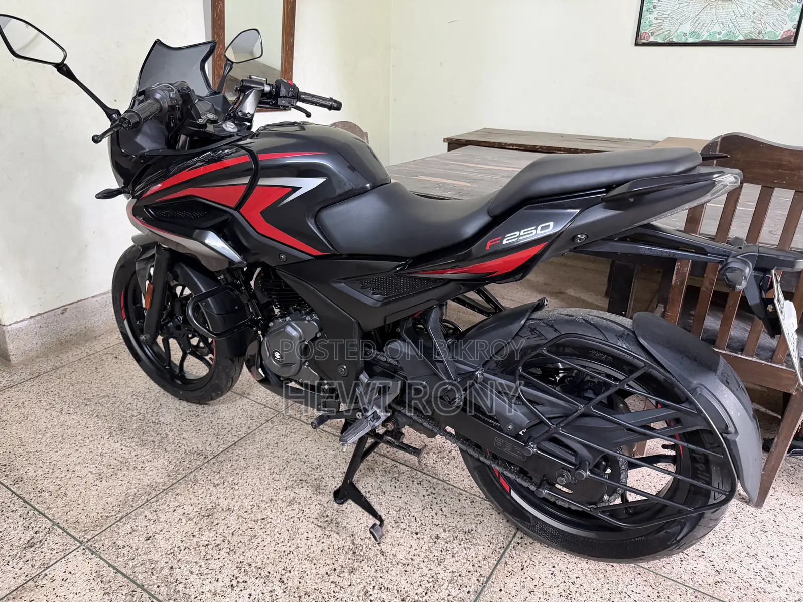 বাজাজ পালসার এফ২৫০ ২০২৫ ব্ল্যাক
