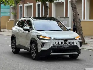 New Toyota Corolla Cross XLE 2025 Pearl