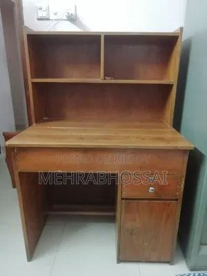 পড়ার টেবিল