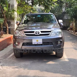 Toyota Fortuner 2006 Gray