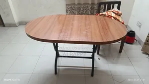 ছোট ডাইনিং টেবিল