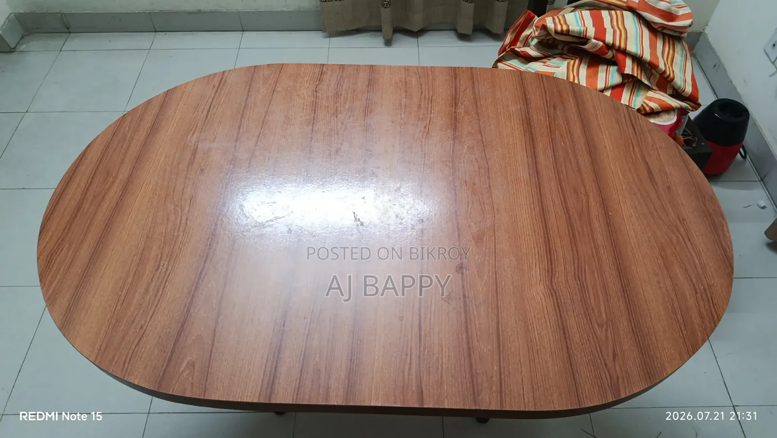 ছোট ডাইনিং টেবিল