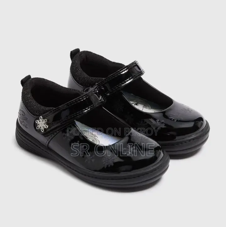 Hush Puppies গার্লস পেটেন্ট স্কুল / পার্টি শুজ (মেরি জেন স্টাইল)