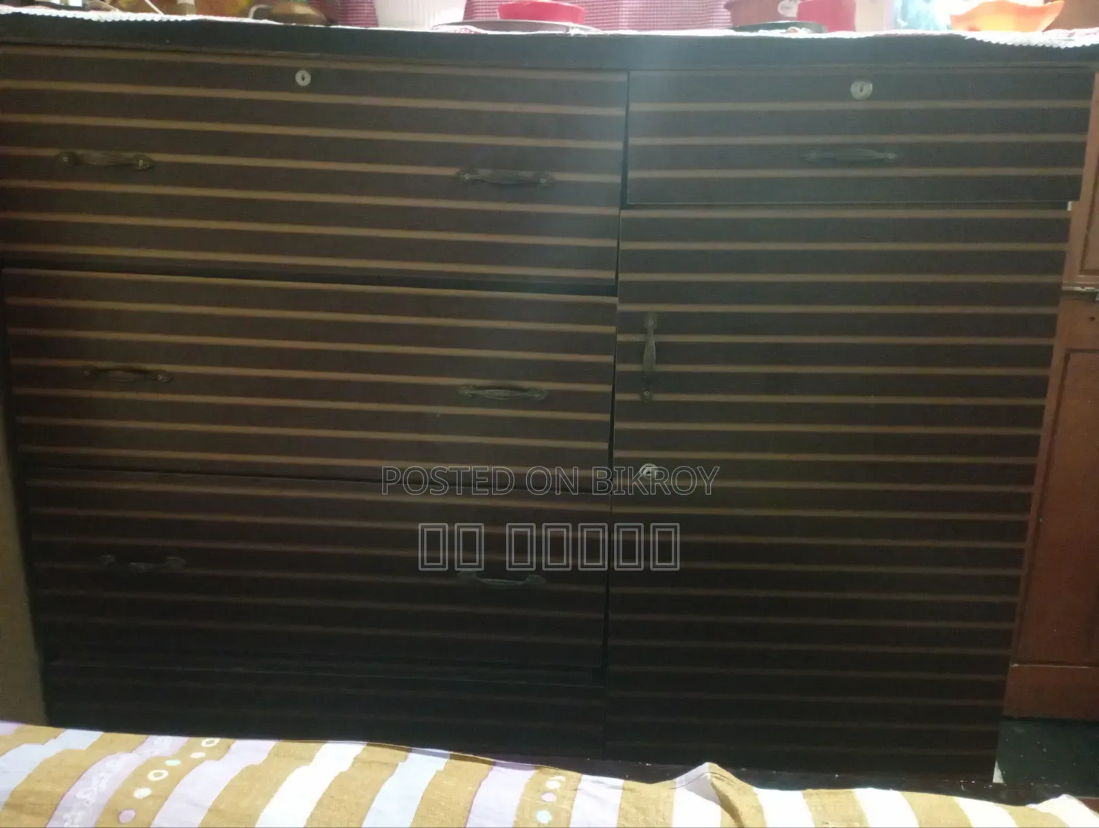 বড় সাইজের ওয়ারড্রব