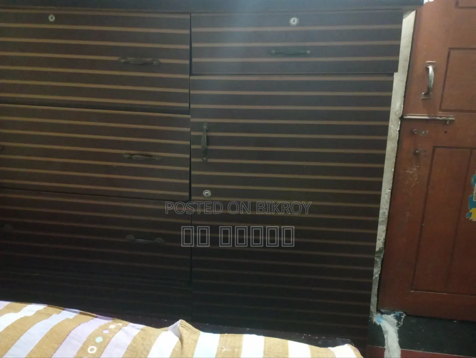 বড় সাইজের ওয়ারড্রব