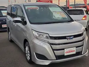 টয়োটা নোয়া ২০২১ রূপালী