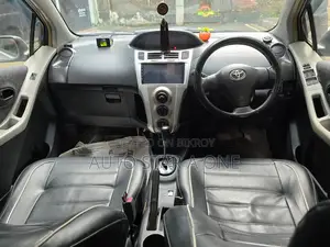 Toyota Vitz 1.0 FWD 5dr 2009 Silver