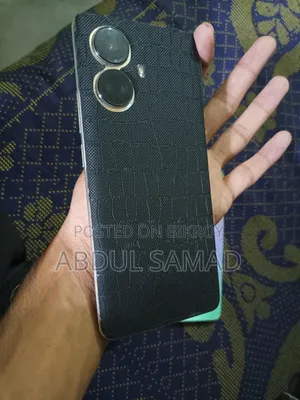 রিয়েলমি ১০ প্রো+ ১২৮ জিবি গোল্ড