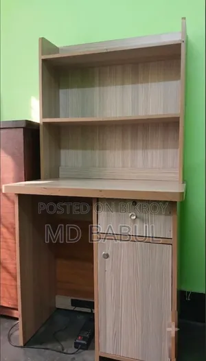 পড়ার টেবিল