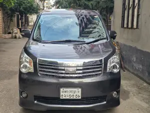 Toyota Noah 2013 Gray