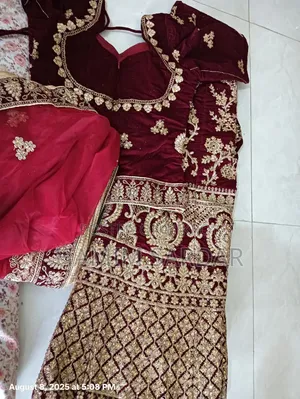 বিয়ের লেহেঙ্গা ২ টি