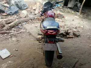 মহিন্দ্রা সেঞ্চুরো ২০২১ লাল