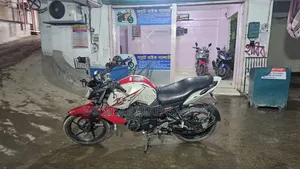 ইয়ামাহা এফজেড ২০১৫ হোয়াইট
