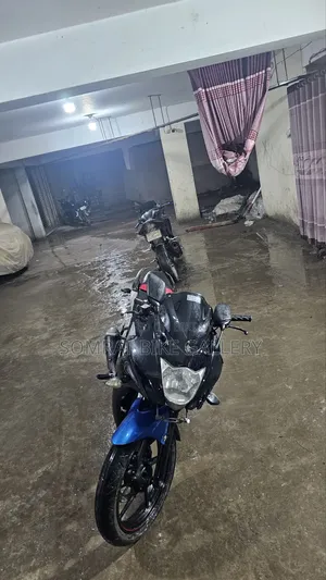 সুজুকি গিক্সার এসএফ ২০১৭ কালো