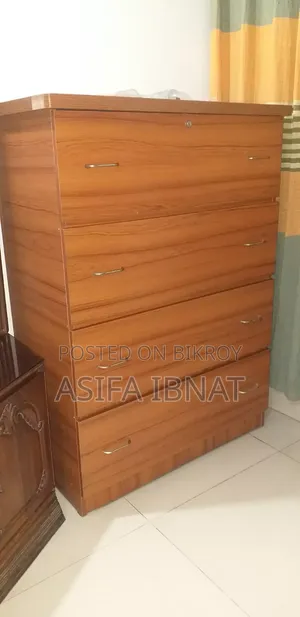 হাই-কোয়ালিটি ওয়ারড্রোব (বোর্ড)