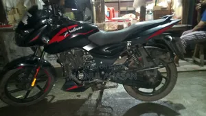 বাজাজ পালসার ১৫০ ২০২২ ব্ল্যাক