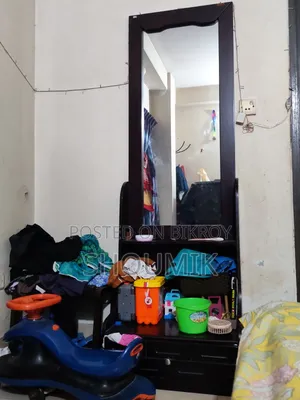 ড্রেসিং টেবিল নাভানা