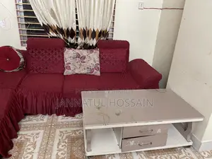 ৫ সিটের সোফা এবং টি-টেবিল