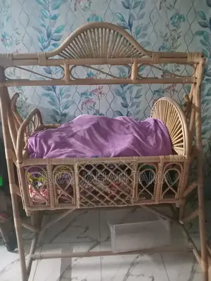 বাচ্চাদের দোলনা