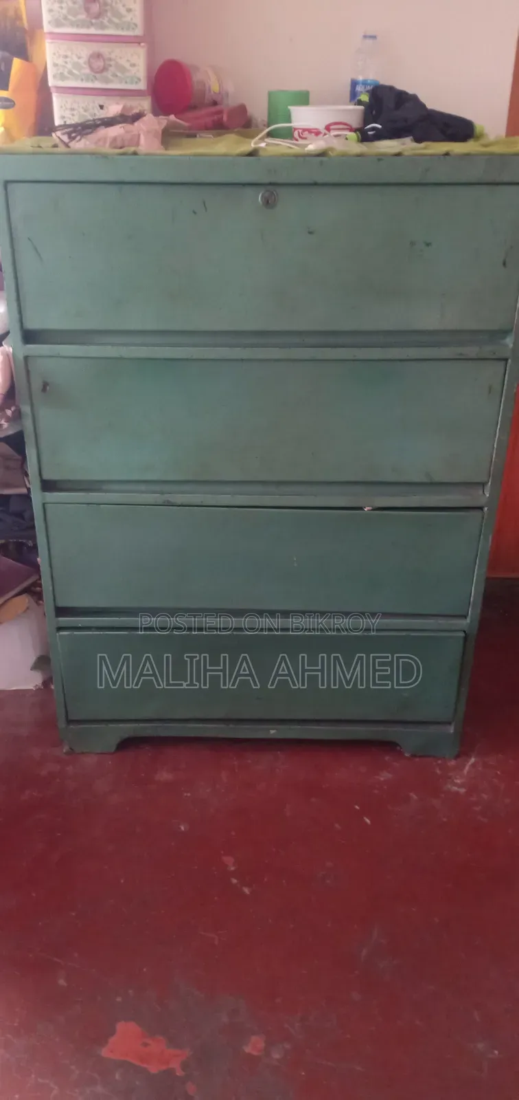 স্টিল ওয়ার্ডরোব