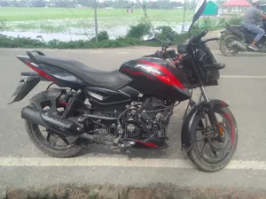 বাজাজ পালসার ১৫০ ২০২৪ ব্ল্যাক
