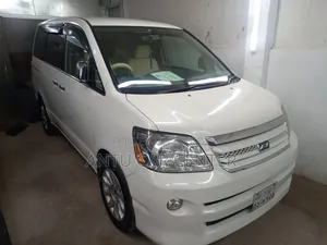Toyota Noah 2005 White