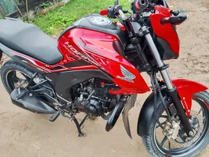 Honda Hornet 2.0 2023 Red
