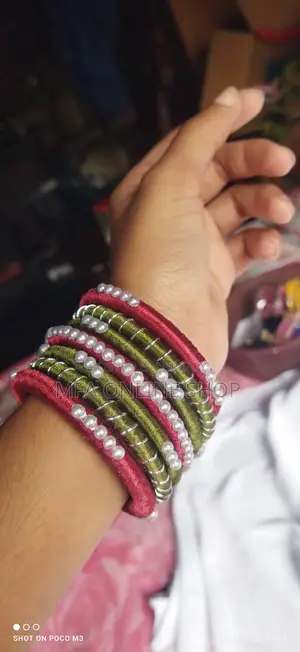 ৭ পিস রেশমি সুতার মুক্তা চুড়ি (7 PCS Silk Thread Pearl Bangles)