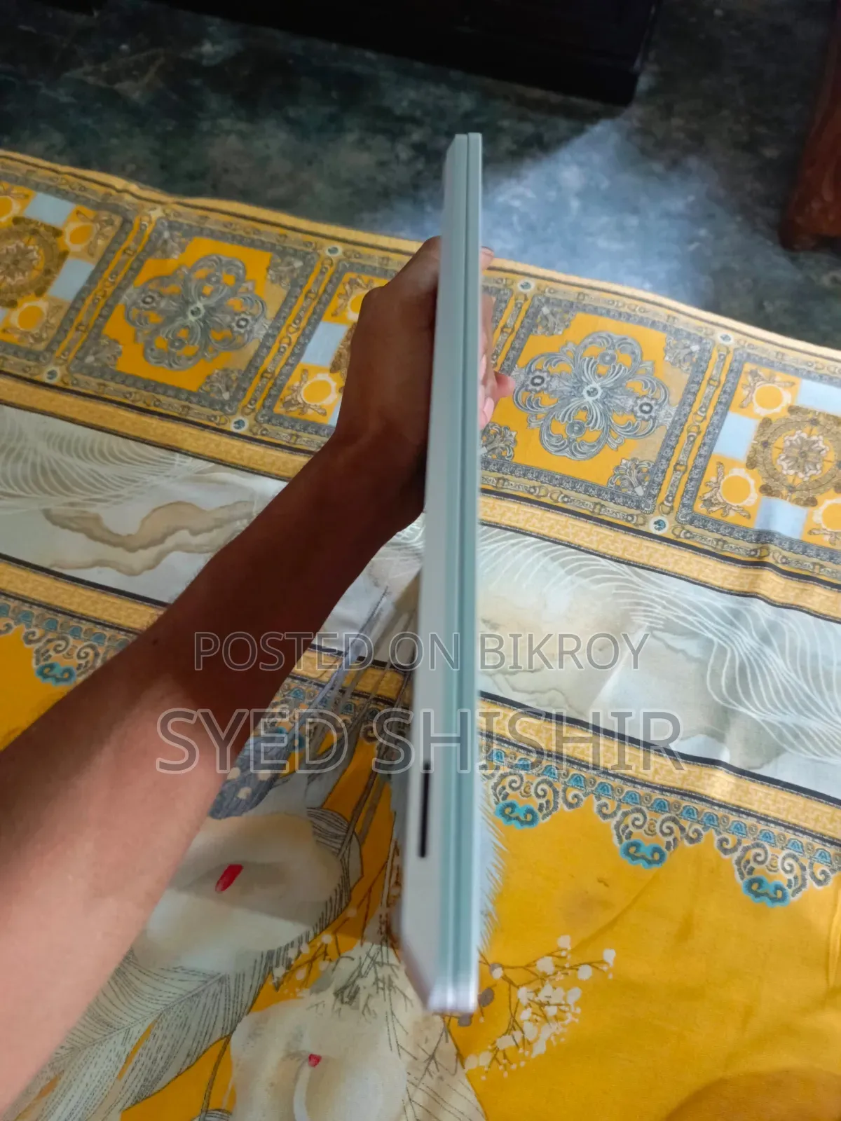 ল্যাপটপ মাইক্রোসফট ৮জিবি এএমডি রাইজেন ৭ এসএসডি ২৫৬জিবি