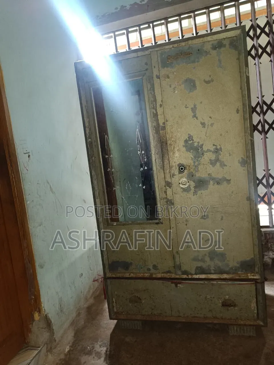 Almirah for sale