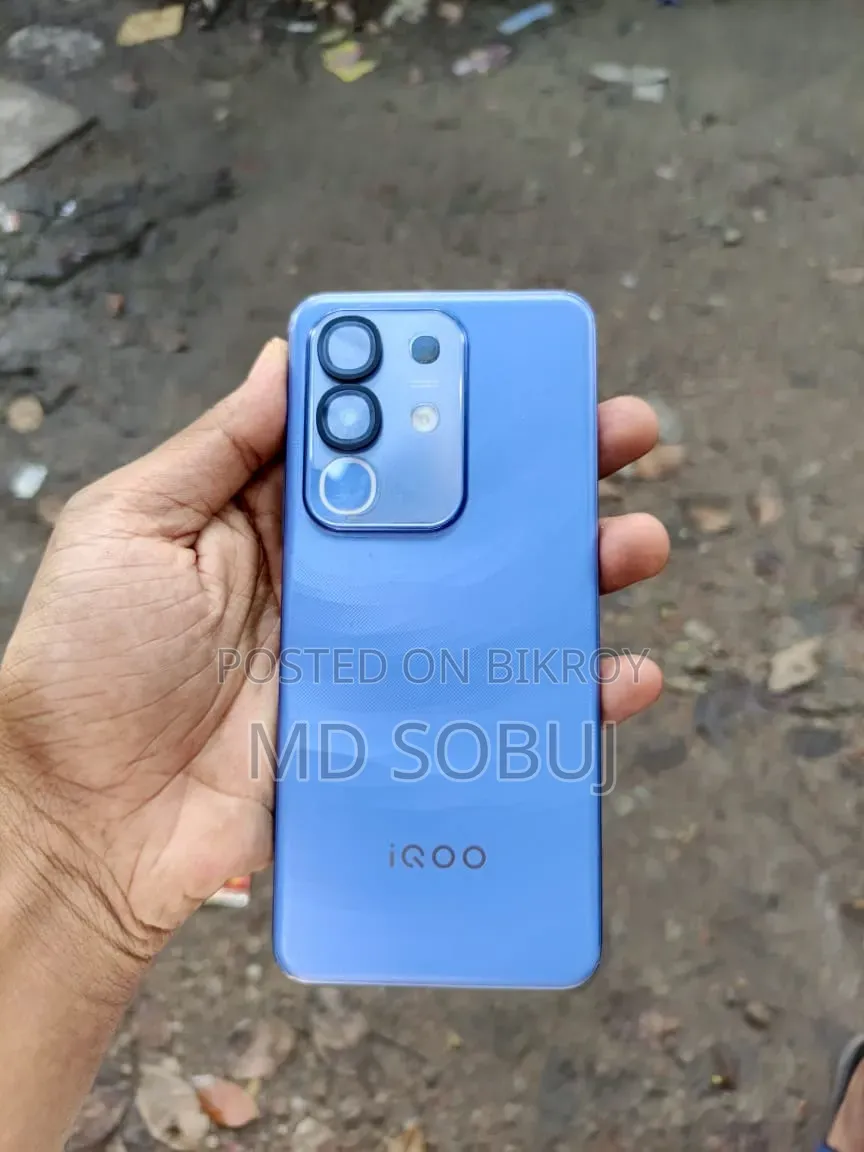 Vivo iQOO Z10x 128 GB Blue