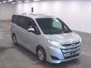 টয়োটা নোয়া ২০২১ রূপালী