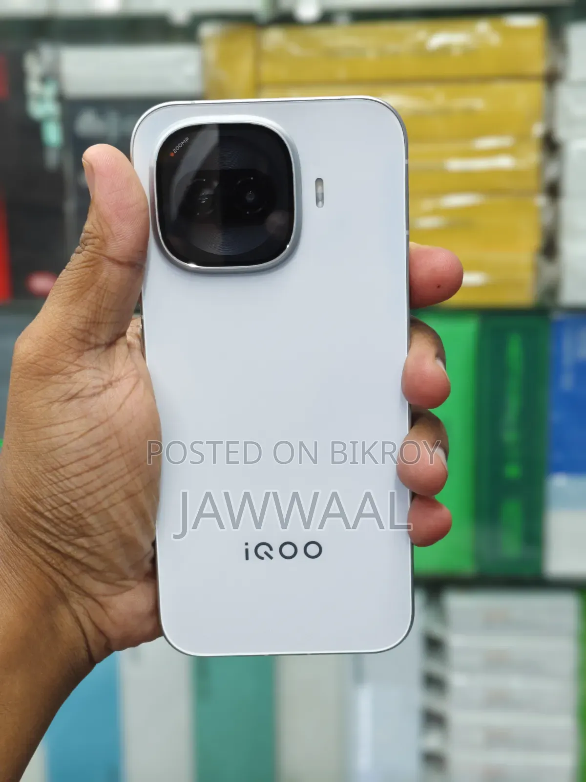 আইকিউও ২৫৬ জিবি সাদা