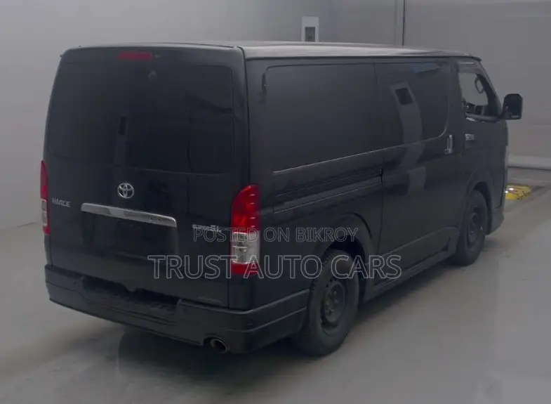 Toyota HiAce 2022 Black