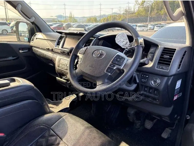 Toyota HiAce 2022 Black
